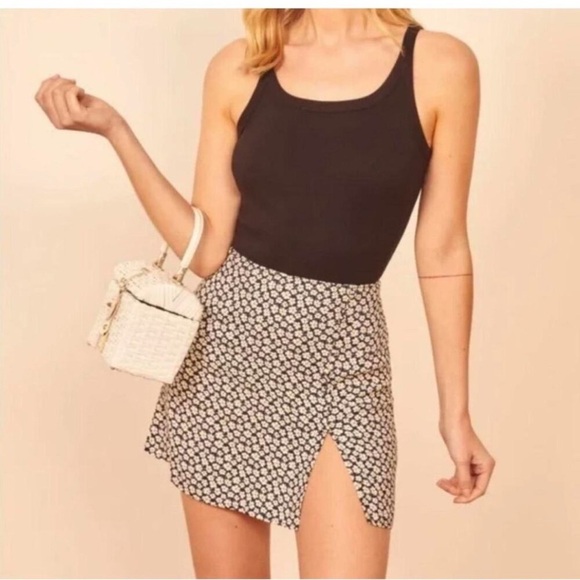 REFORMATION Fran Thigh Slit Mini Skirt In Quinto Navy Floral - Picture 2 of 6